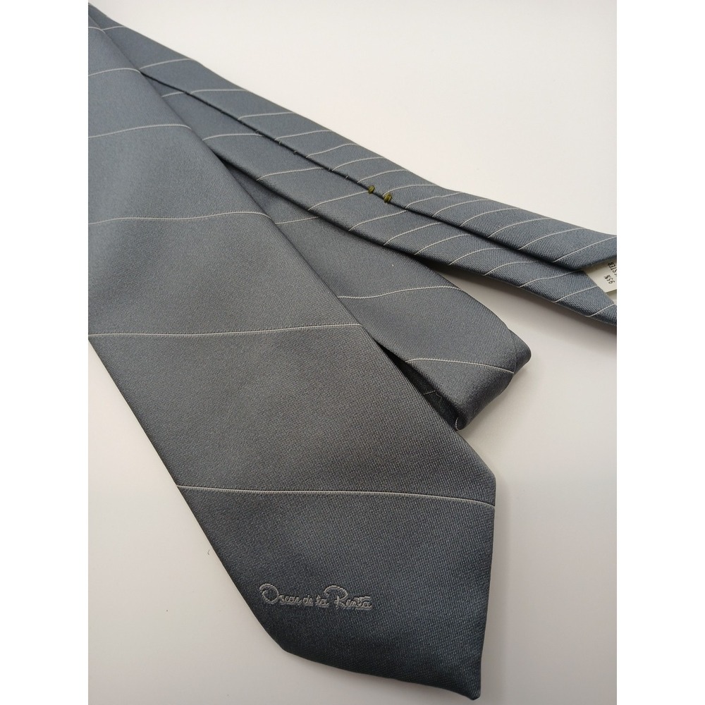 Vintage Oscar de la Renta Mens Charcoal Gray Pinstripe Poly Silk Necktie Logo